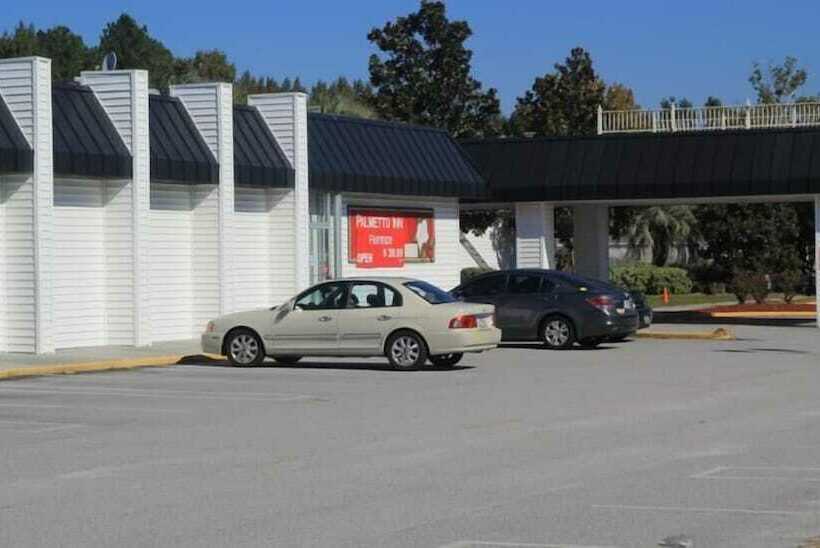 בית מלון כפרי Palmetto Inn Florence