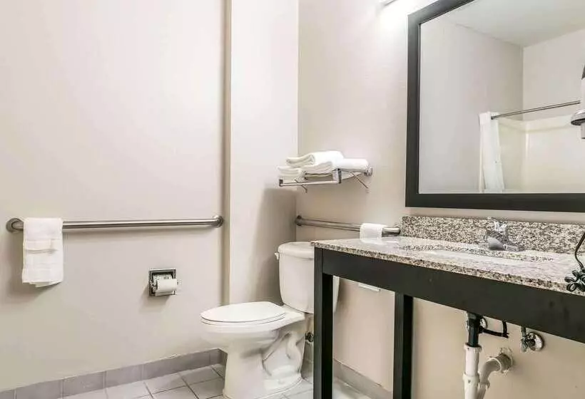 Отель Suburban Studios Mason Hwy 42