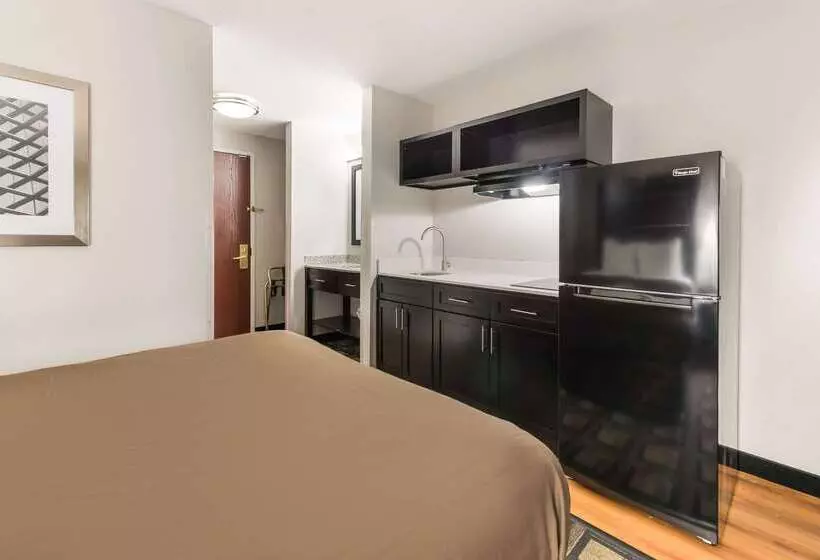 Отель Suburban Studios Mason Hwy 42