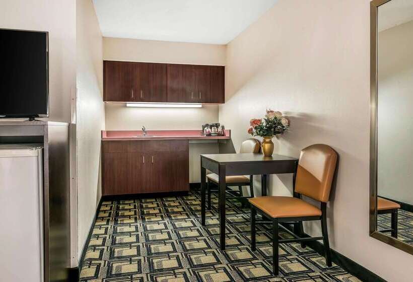 فندق Suburban Studios Mason Hwy 42