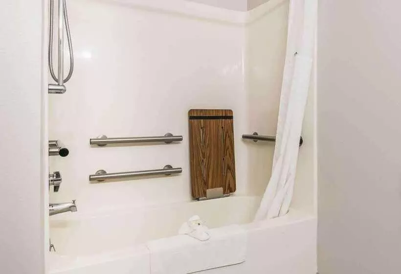 Отель Suburban Studios Mason Hwy 42