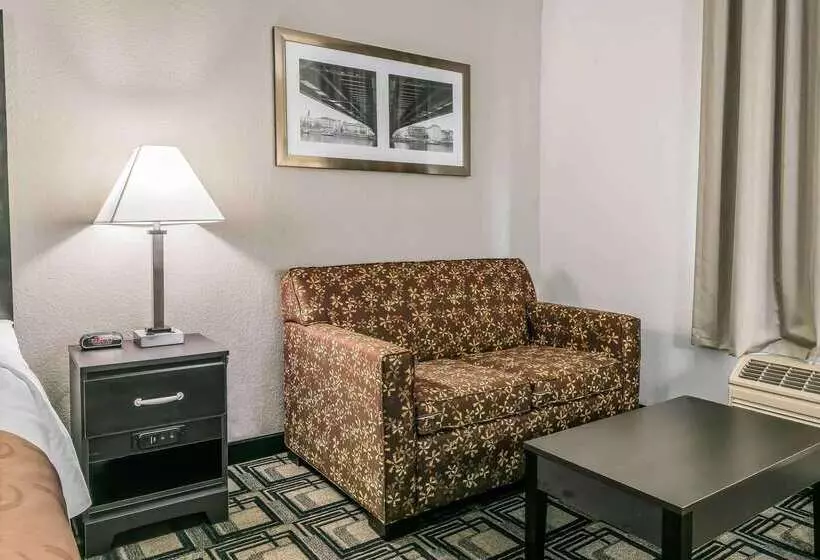 Отель Suburban Studios Mason Hwy 42