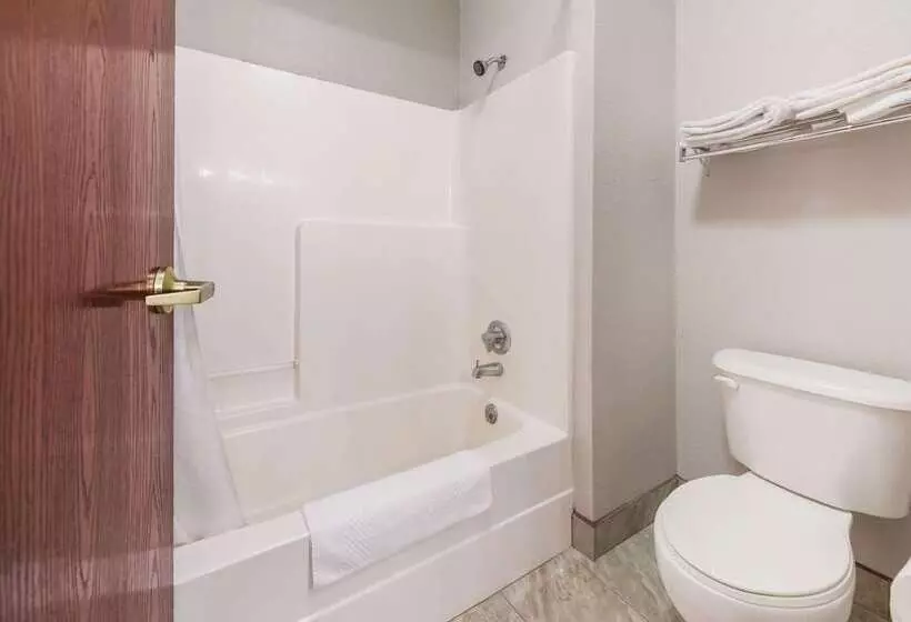 Отель Suburban Studios Mason Hwy 42