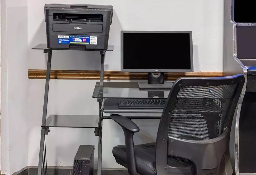 هتل Travelodge By Wyndham Appleton