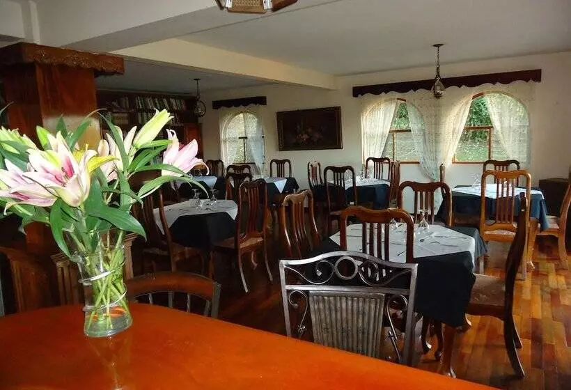 La Catalina Hotel And Suites