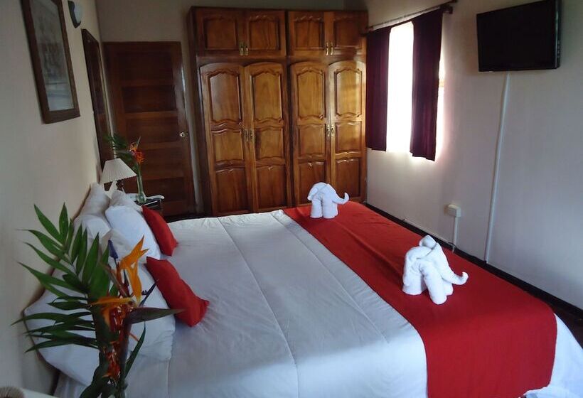 La Catalina Hotel And Suites