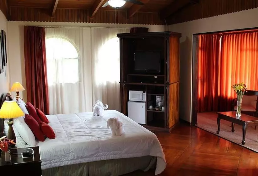 La Catalina Hotel And Suites