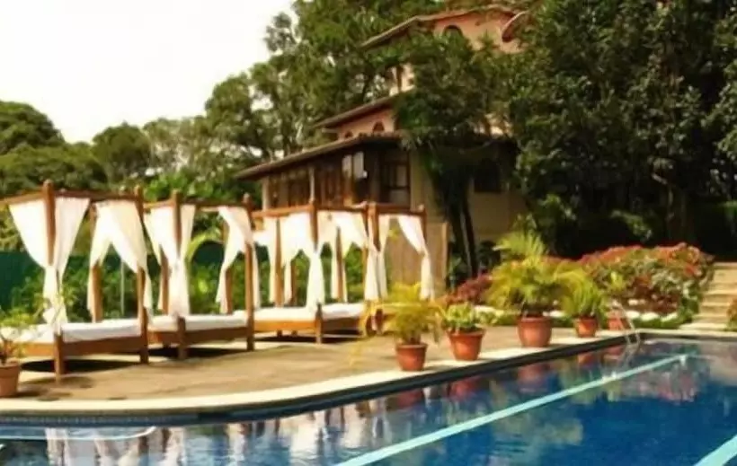 La Catalina Hotel And Suites