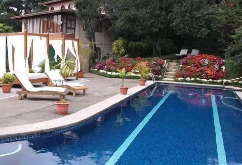 La Catalina Hotel And Suites