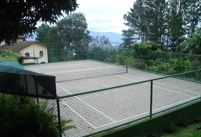 La Catalina Hotel And Suites