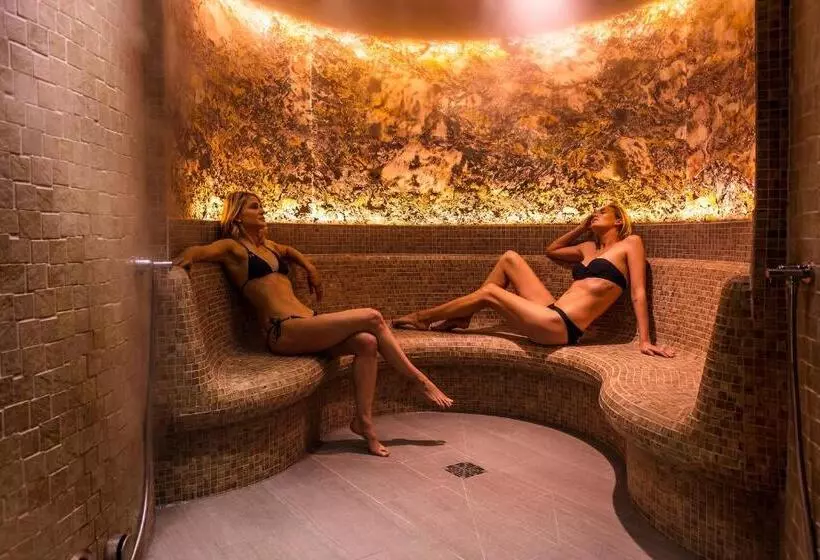 Lodore Falls Hotel & Spa