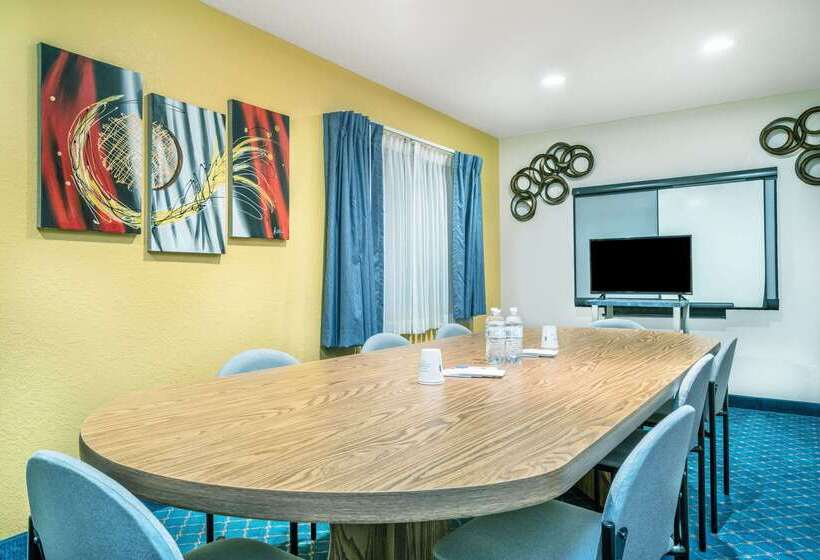 Microtel Inn & Suites By Wyndham Tomah