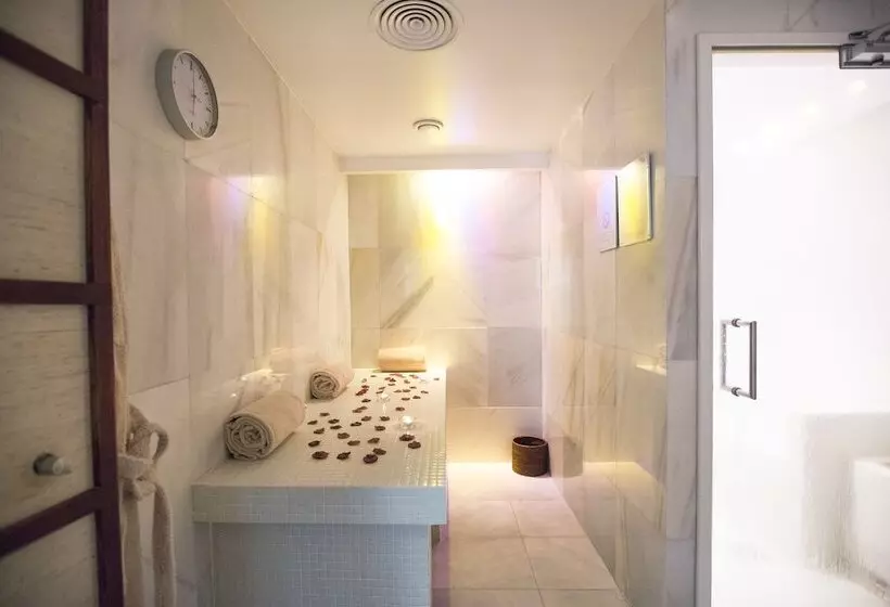 Hospes Puerta De Alcalá, A Member Of Design Hotels