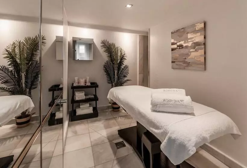 Hospes Puerta De Alcalá, A Member Of Design Hotels