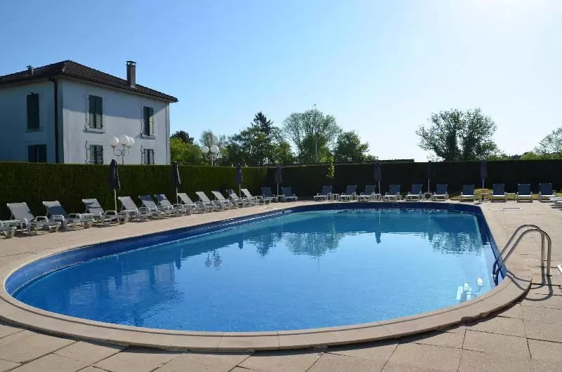 Отель Hôtel Cosmos & Spa