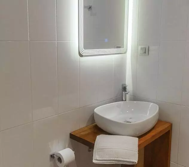 בית מלון כפרי Hugo