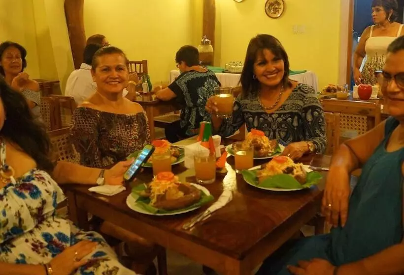 هتل Kekoldi De Granada