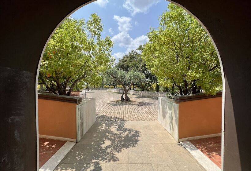 Отель Victor Country