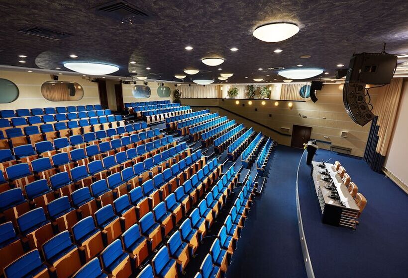 בית מלון כפרי Victoria & Business Centre Minsk