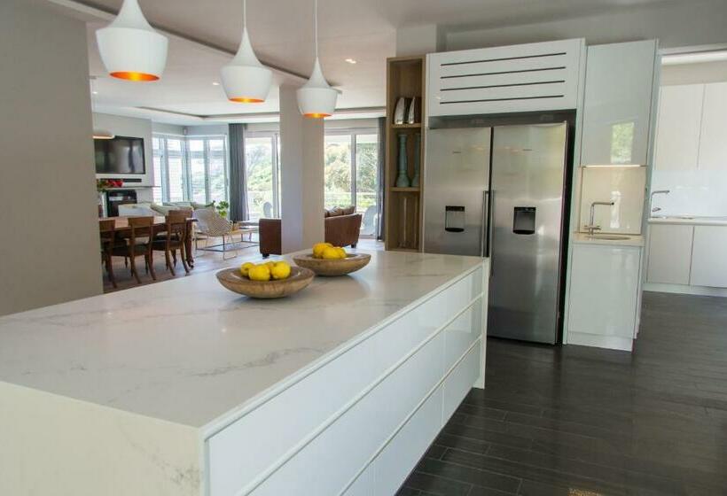 Bed & Breakfast Camps Bay Forest Pods