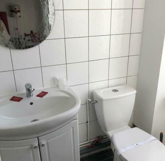 호텔 Le Crist Al, Hôtel Familial, Climatisé, En Front De Mer