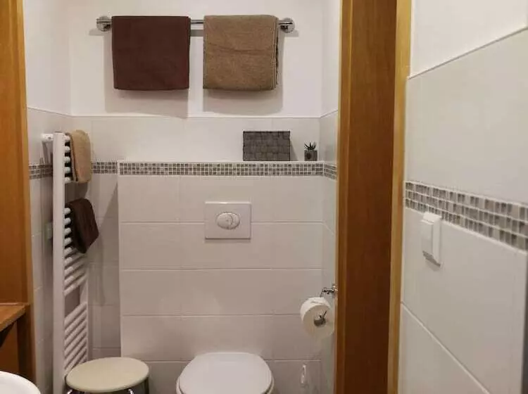 Aamiaismajoitus (B&B) Ferienweingut Hirschen Schulstraße