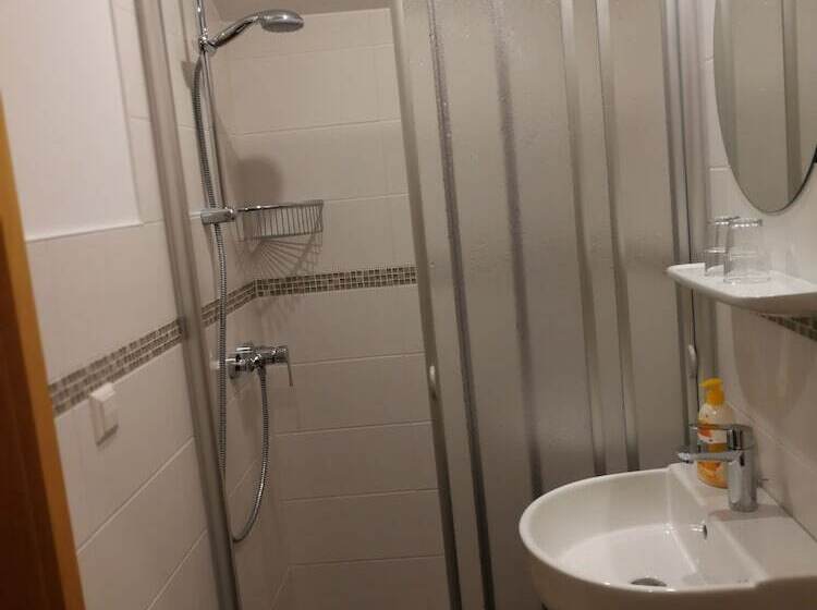 Bed and Breakfast Ferienweingut Hirschen Schulstraße