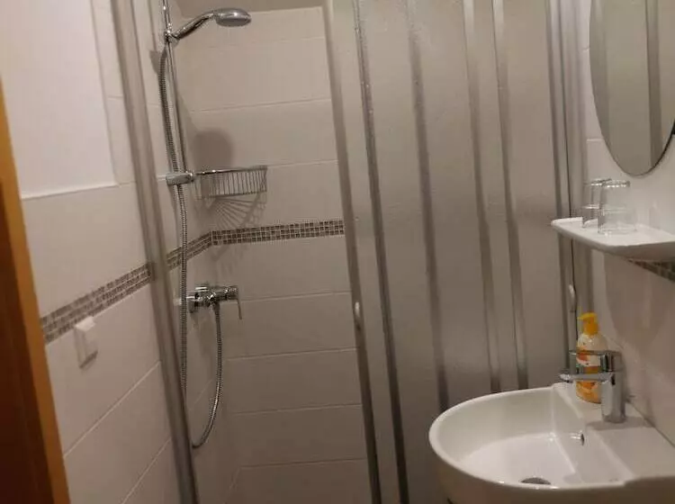 Aamiaismajoitus (B&B) Ferienweingut Hirschen Schulstraße