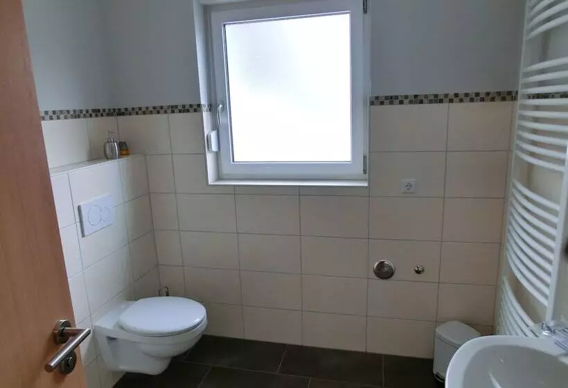 Aamiaismajoitus (B&B) Ferienweingut Hirschen Schulstraße