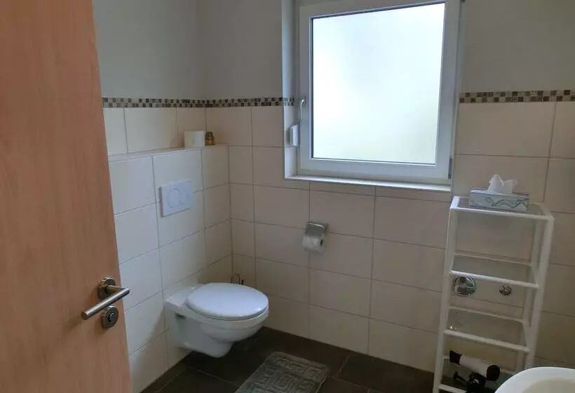 Aamiaismajoitus (B&B) Ferienweingut Hirschen Schulstraße