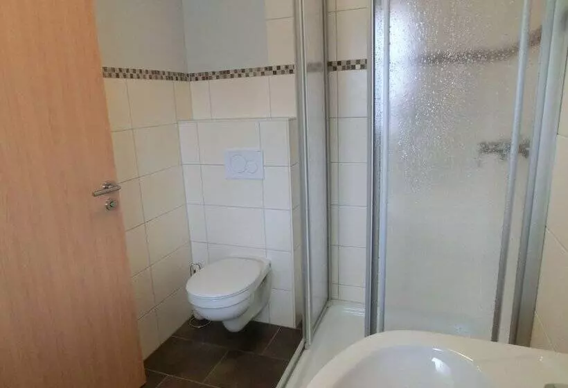 Aamiaismajoitus (B&B) Ferienweingut Hirschen Schulstraße