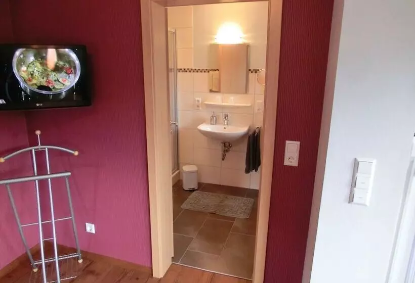 Aamiaismajoitus (B&B) Ferienweingut Hirschen Schulstraße