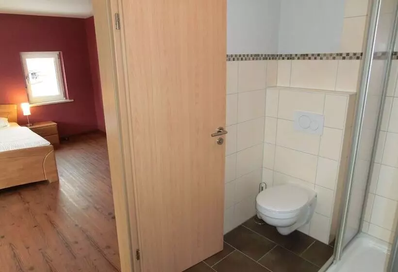 Aamiaismajoitus (B&B) Ferienweingut Hirschen Schulstraße