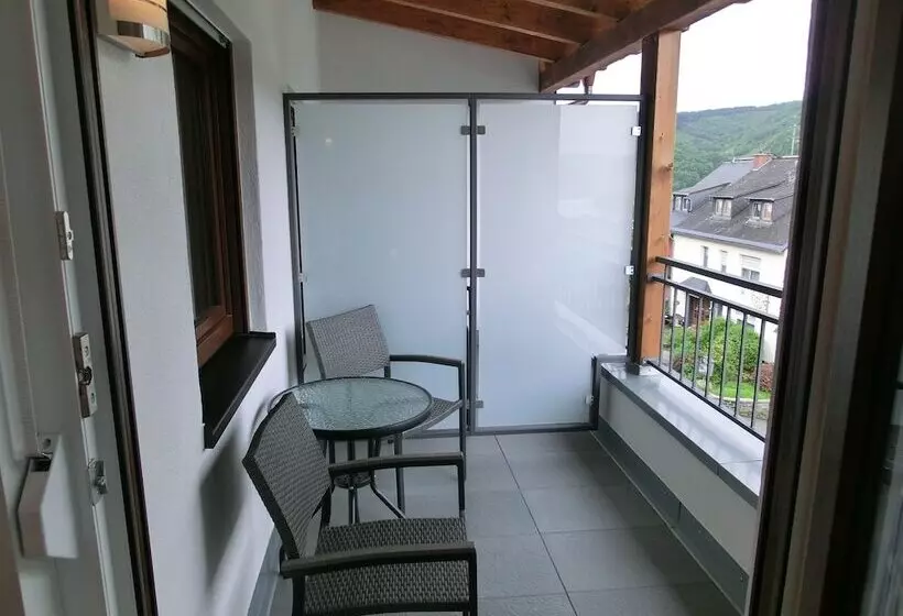 Aamiaismajoitus (B&B) Ferienweingut Hirschen Schulstraße