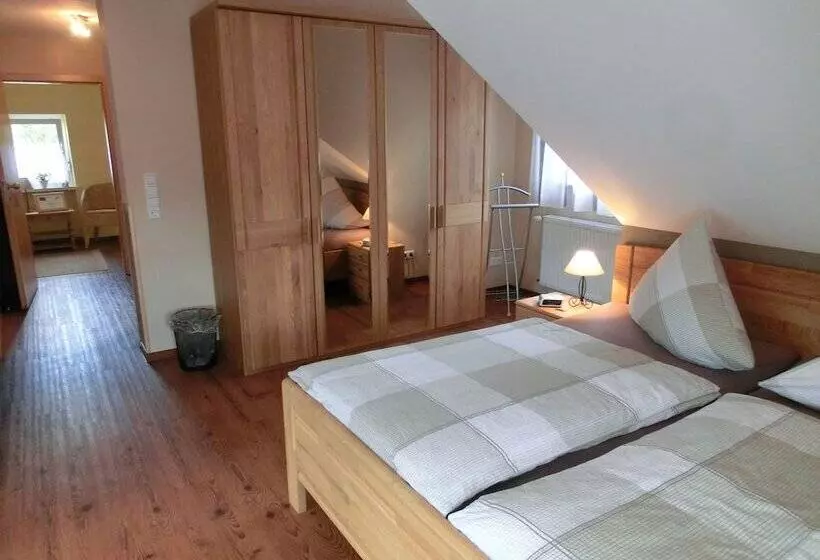 Aamiaismajoitus (B&B) Ferienweingut Hirschen Schulstraße