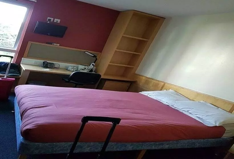 בית מלון כפרי Chancellors Court