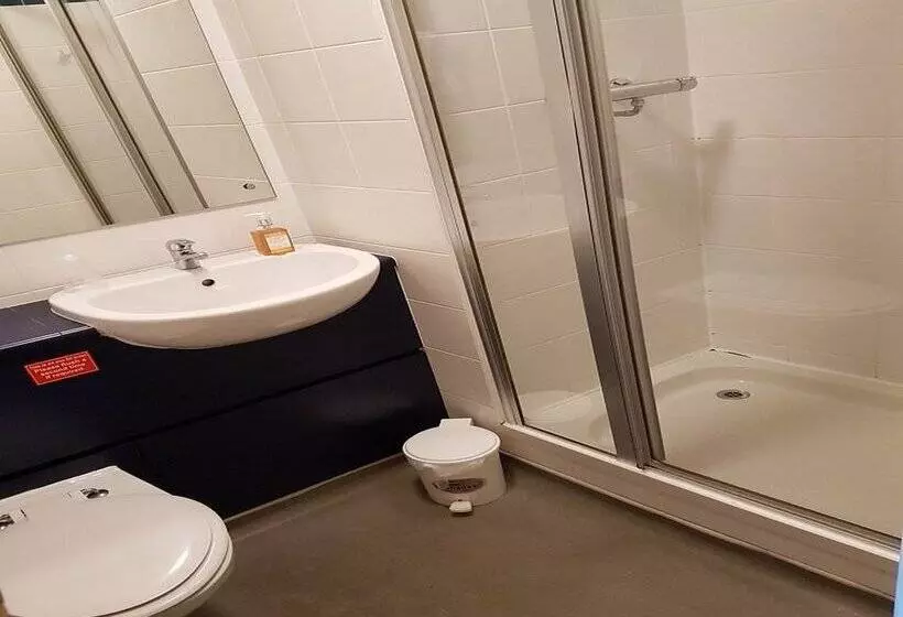 בית מלון כפרי Chancellors Court