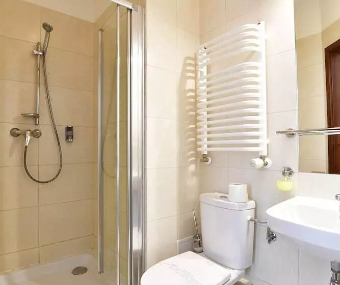 هتل Downtown Krakow