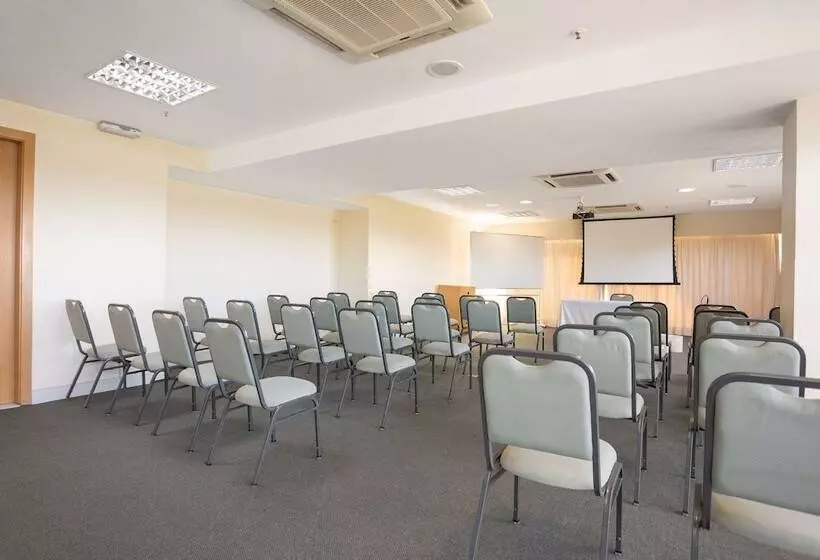 酒店 Golden Tulip Macae