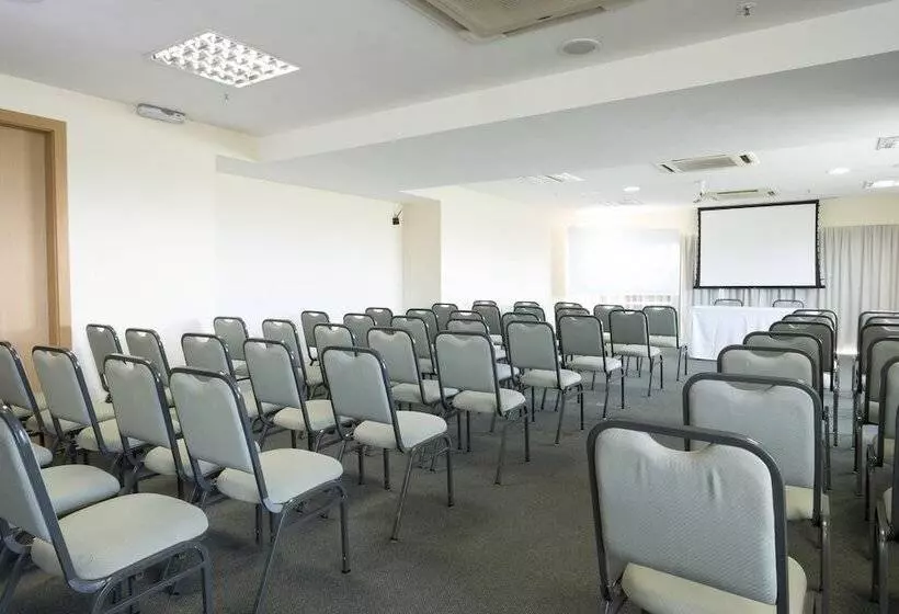 酒店 Golden Tulip Macae