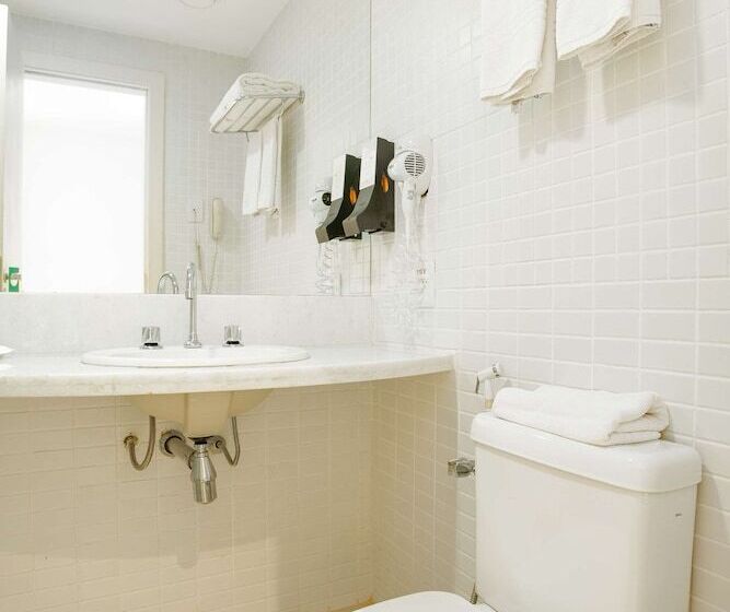 ホテル Golden Tulip Macae