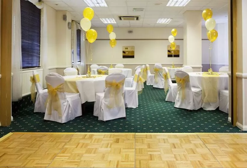 בית מלון כפרי Holiday Inn Leamington Spa   Warwick, An Ihg