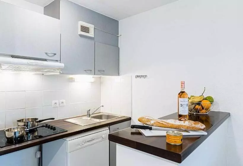 Отель Madame Vacances Les Rives Marines