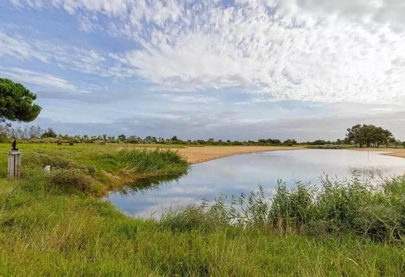 Отель Madame Vacances Les Rives Marines