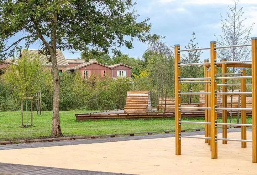 Отель Madame Vacances Les Rives Marines