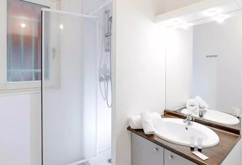 Отель Madame Vacances Les Rives Marines