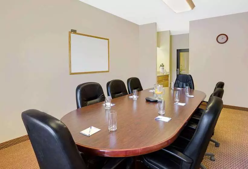 هتل Baymont By Wyndham Tucson Airport