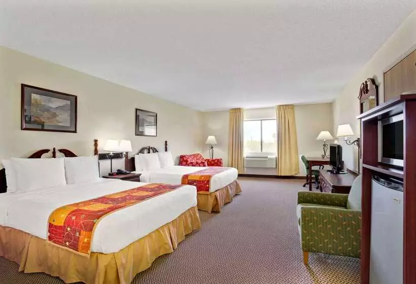 هتل Baymont By Wyndham Tucson Airport