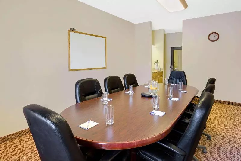 هتل Baymont By Wyndham Tucson Airport