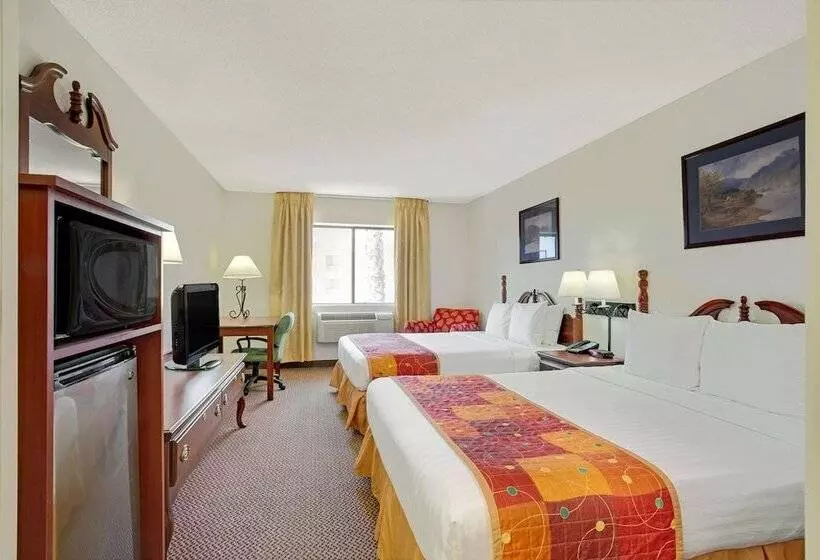 هتل Baymont By Wyndham Tucson Airport